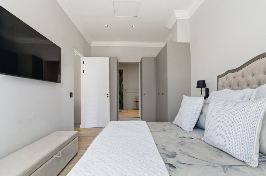 1 Bedroom Property for Sale in Sea Point Western Cape